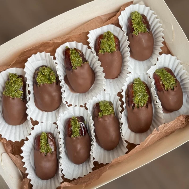 خرما شکم پر شکلاتی